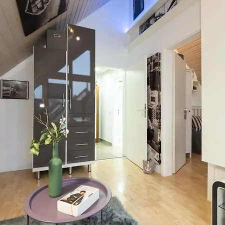 Harbour Hoeri 50m Vom Am Yachthafen Bei Radolfzell